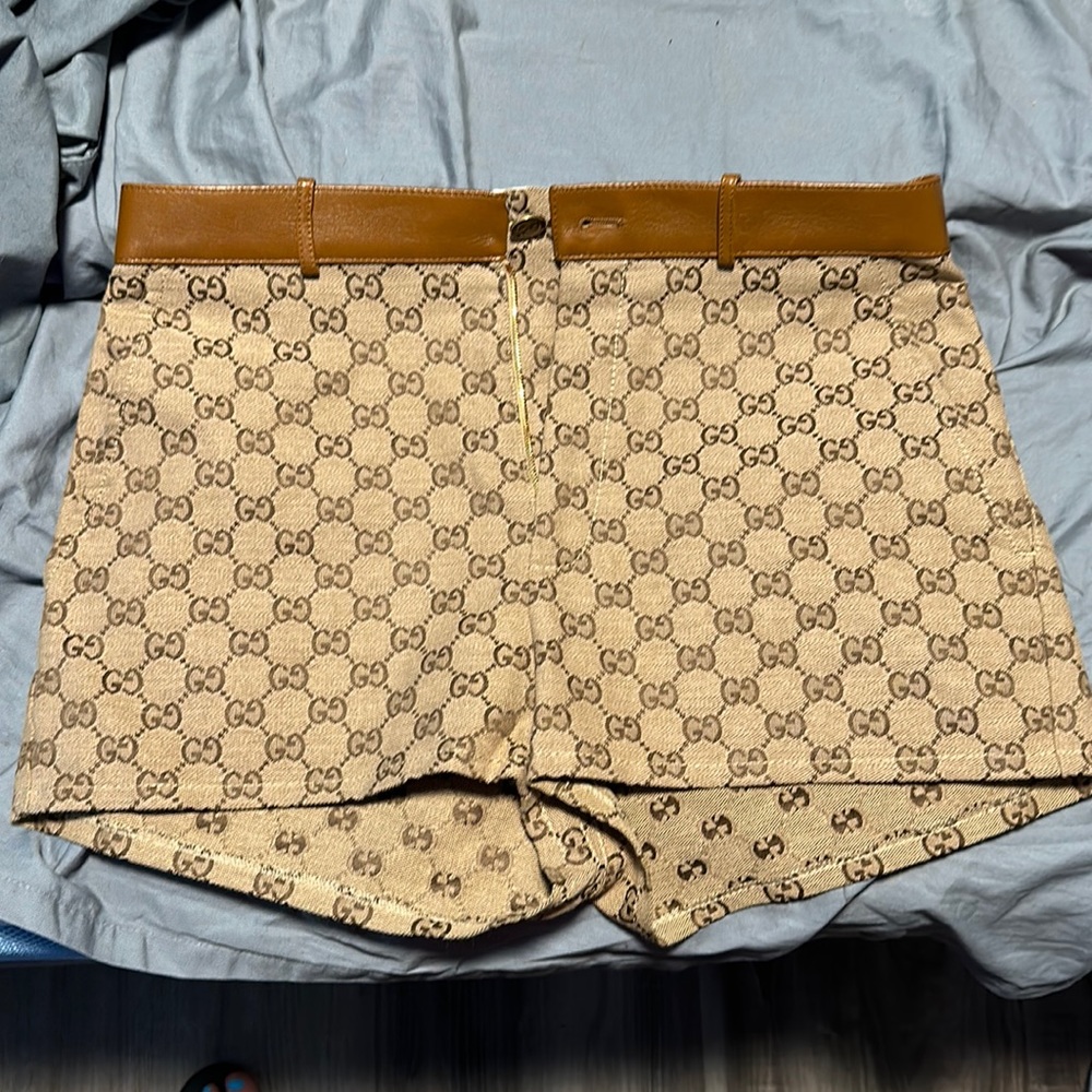 Gucci shorts only worn once I am pregnant and they don’t fit